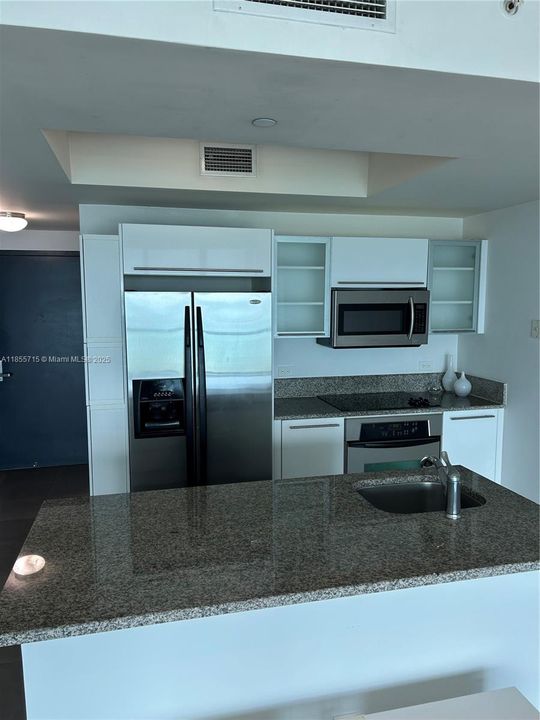 Recently Sold: $630,000 (1 beds, 1 baths, 948 Square Feet)