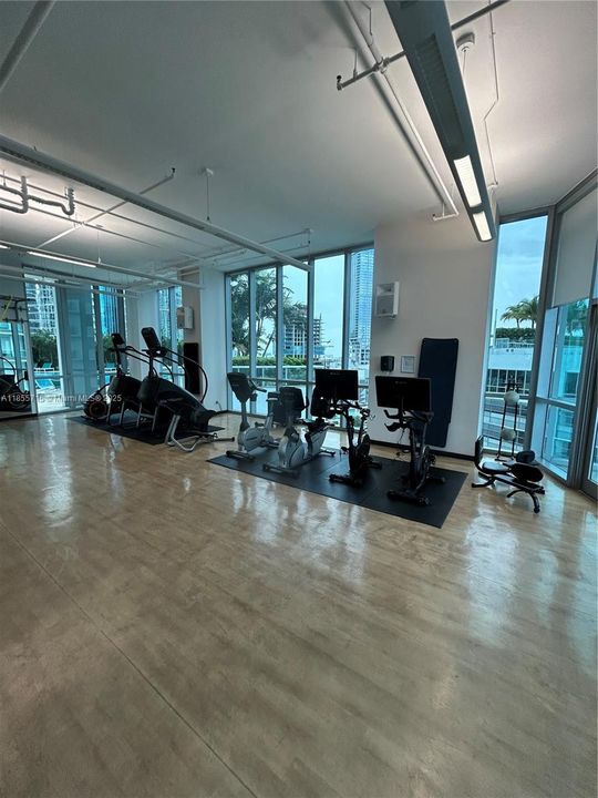 Recently Sold: $630,000 (1 beds, 1 baths, 948 Square Feet)