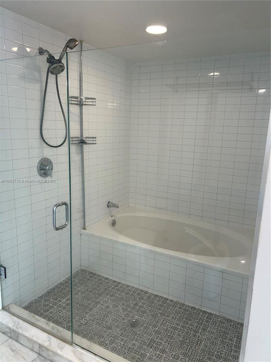 Recently Sold: $630,000 (1 beds, 1 baths, 948 Square Feet)