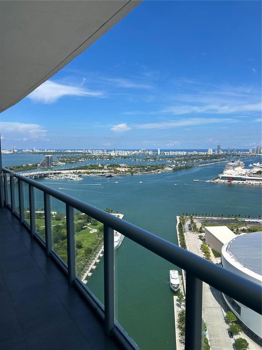 Recently Sold: $630,000 (1 beds, 1 baths, 948 Square Feet)