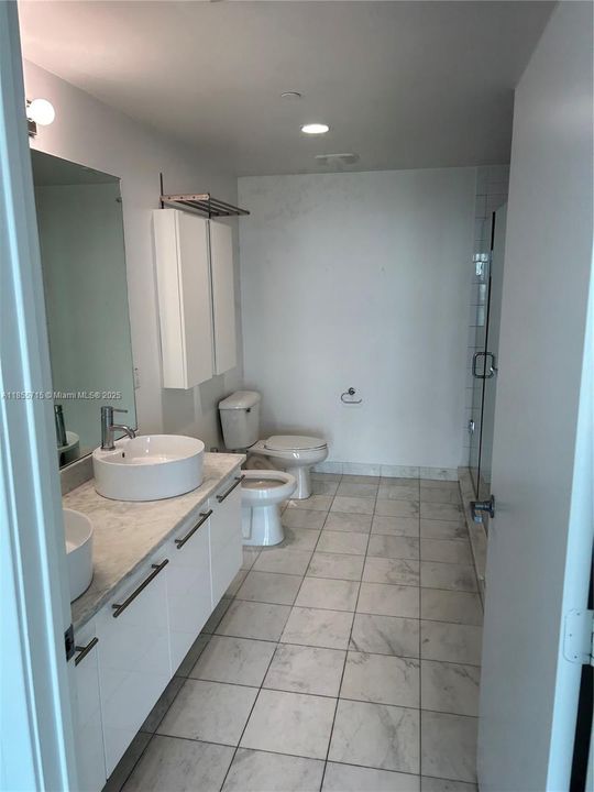 Recently Sold: $630,000 (1 beds, 1 baths, 948 Square Feet)