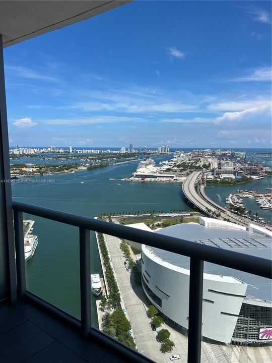 Recently Sold: $630,000 (1 beds, 1 baths, 948 Square Feet)