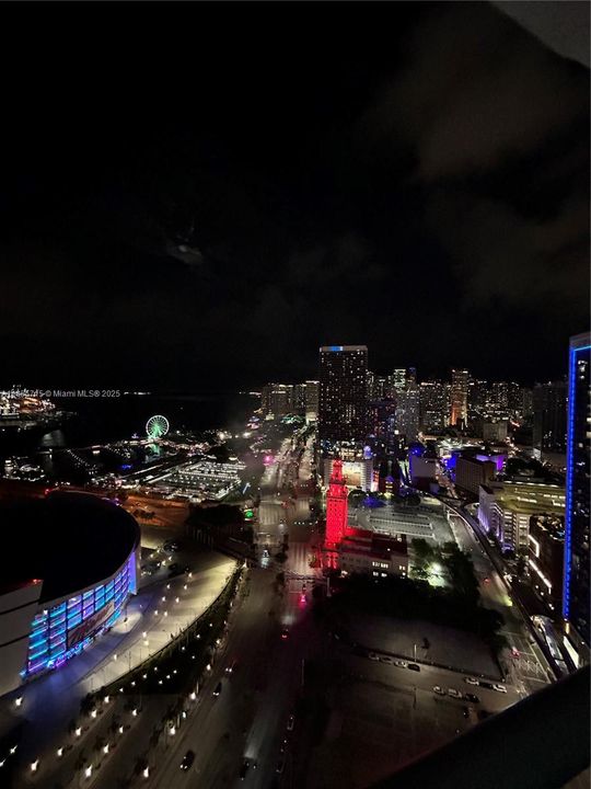 Recently Sold: $630,000 (1 beds, 1 baths, 948 Square Feet)