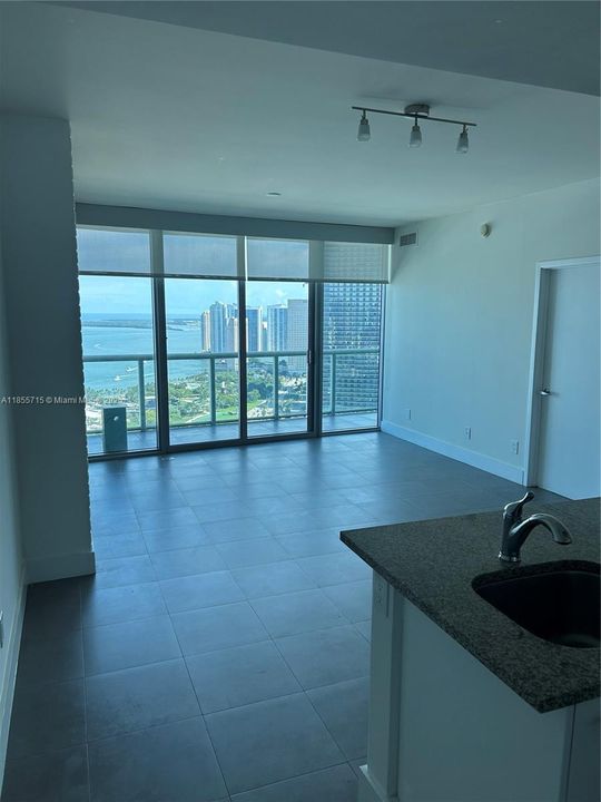 Recently Sold: $630,000 (1 beds, 1 baths, 948 Square Feet)