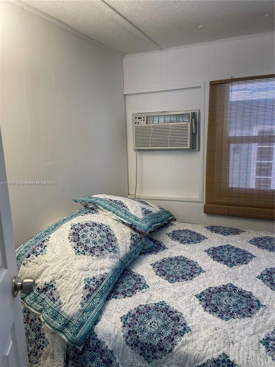 Recently Rented: $1,900 (2 beds, 1 baths, 1036 Square Feet)