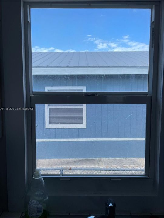 Recently Rented: $1,900 (2 beds, 1 baths, 1036 Square Feet)