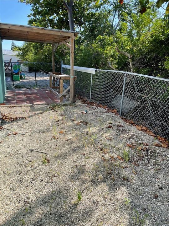 Recently Rented: $1,900 (2 beds, 1 baths, 1036 Square Feet)