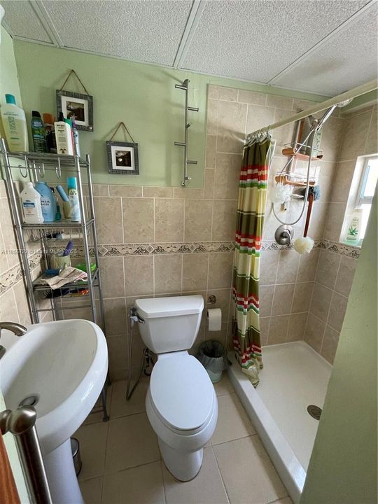 Recently Rented: $1,900 (2 beds, 1 baths, 1036 Square Feet)