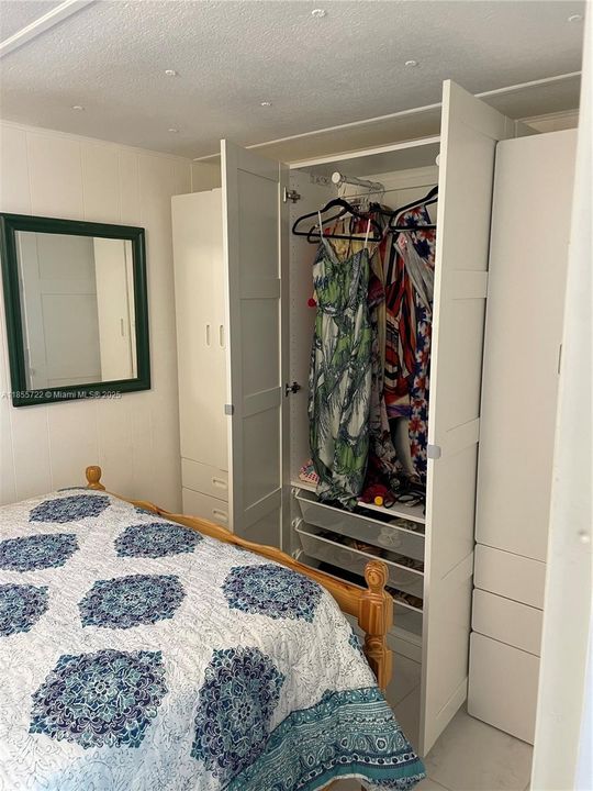 Recently Rented: $1,900 (2 beds, 1 baths, 1036 Square Feet)