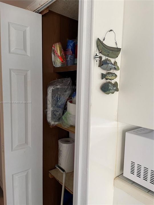 Recently Rented: $1,900 (2 beds, 1 baths, 1036 Square Feet)