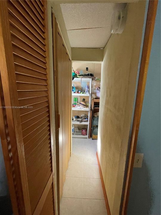 Recently Rented: $1,900 (2 beds, 1 baths, 1036 Square Feet)