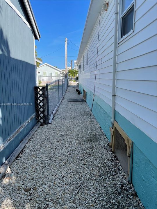 Recently Rented: $1,900 (2 beds, 1 baths, 1036 Square Feet)