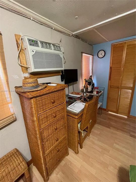 Recently Rented: $1,900 (2 beds, 1 baths, 1036 Square Feet)