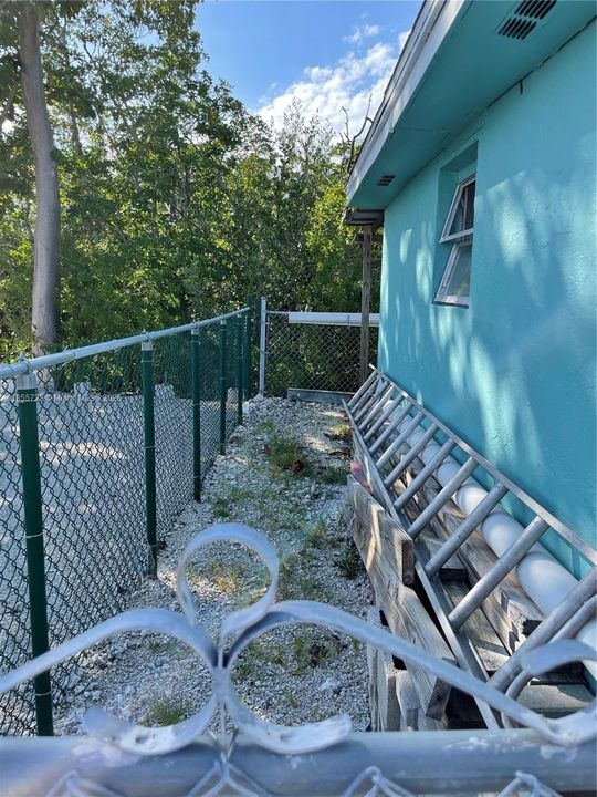 Recently Rented: $1,900 (2 beds, 1 baths, 1036 Square Feet)