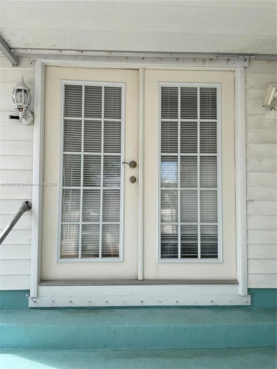 Recently Rented: $1,900 (2 beds, 1 baths, 1036 Square Feet)