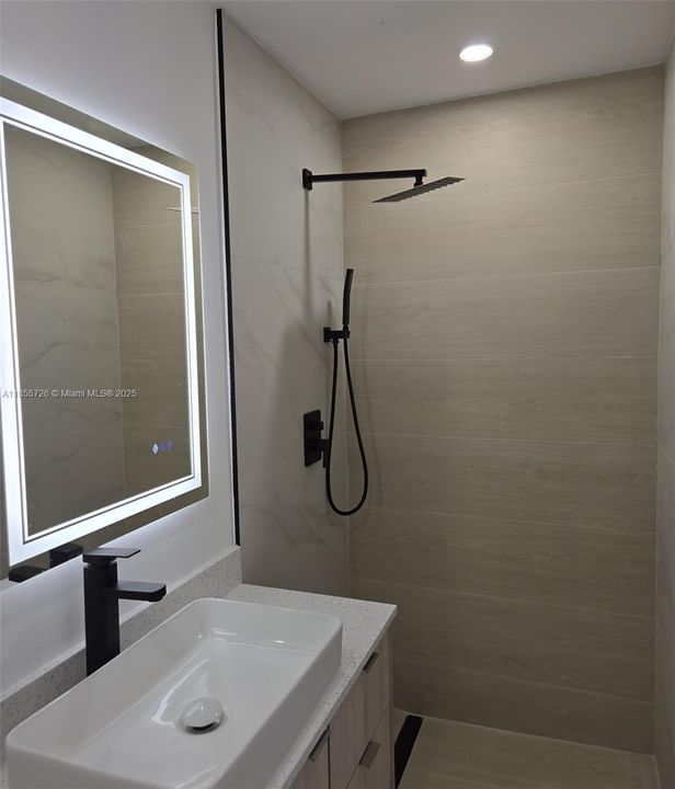 Vendido Recientemente: $540,000 (3 camas, 2 baños, 1140 Pies cuadrados)