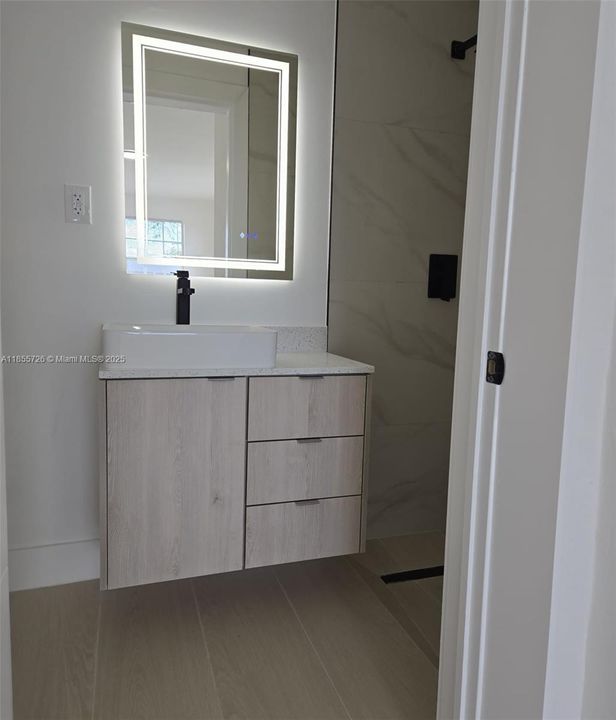 Vendido Recientemente: $540,000 (3 camas, 2 baños, 1140 Pies cuadrados)