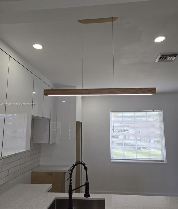 Vendido Recientemente: $540,000 (3 camas, 2 baños, 1140 Pies cuadrados)