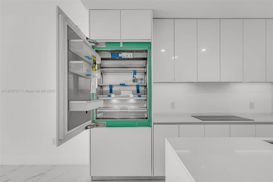 For Sale: $1,895,000 (3 beds, 3 baths, 1545 Square Feet)