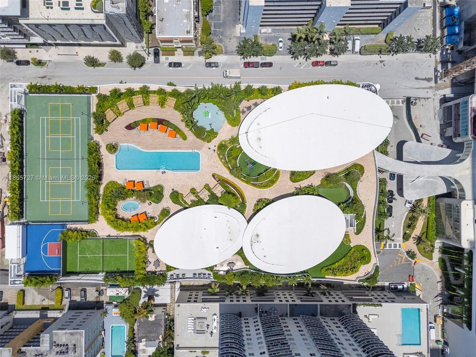 For Sale: $1,895,000 (3 beds, 3 baths, 1545 Square Feet)