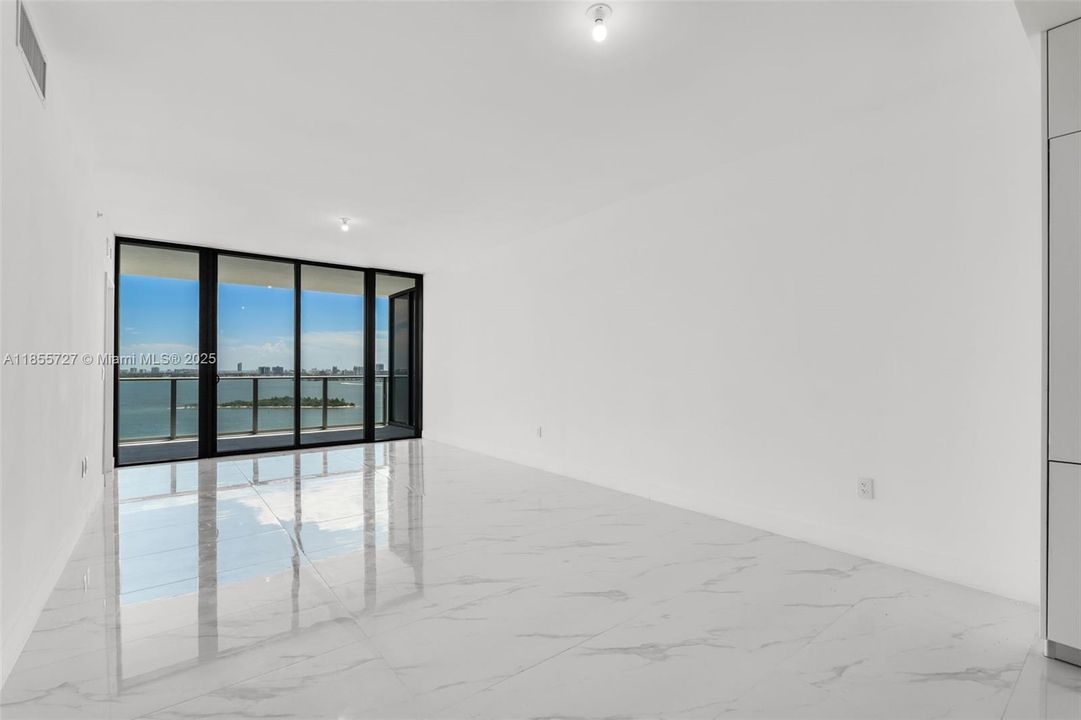 For Sale: $1,895,000 (3 beds, 3 baths, 1545 Square Feet)