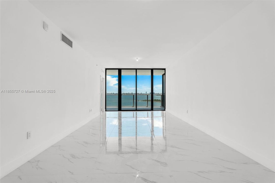 For Sale: $1,895,000 (3 beds, 3 baths, 1545 Square Feet)