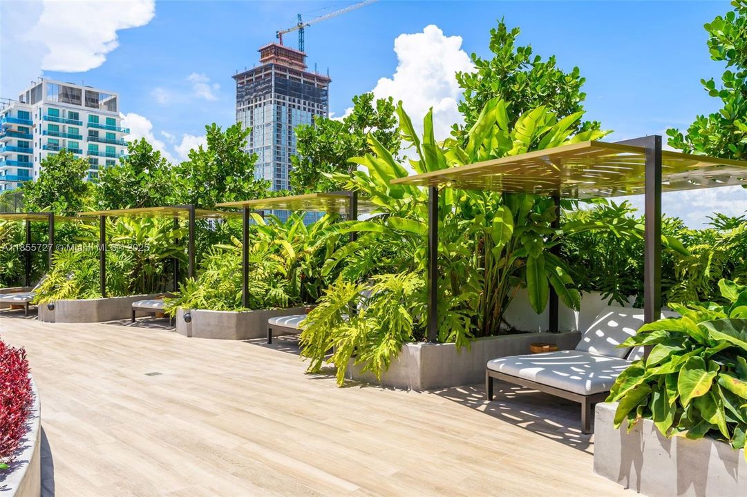 For Sale: $1,895,000 (3 beds, 3 baths, 1545 Square Feet)