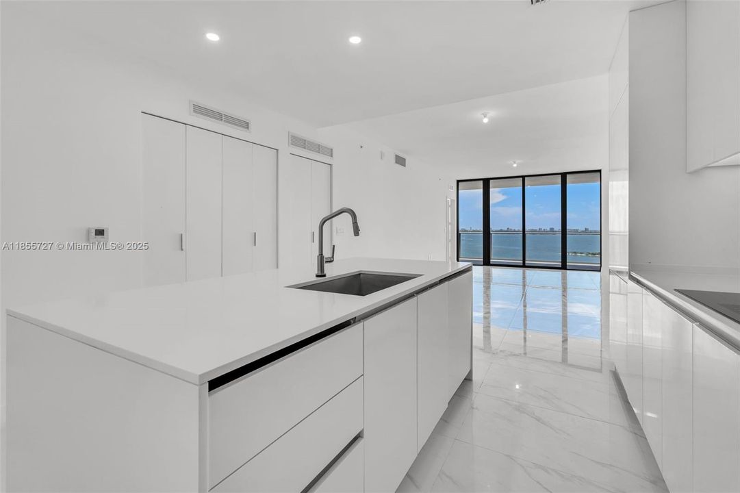 For Sale: $1,895,000 (3 beds, 3 baths, 1545 Square Feet)