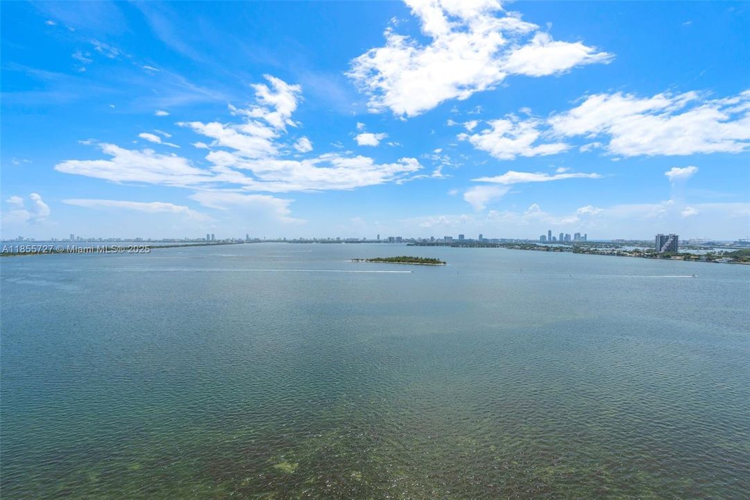 For Sale: $1,895,000 (3 beds, 3 baths, 1545 Square Feet)