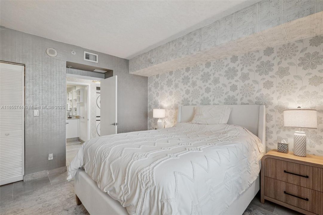 For Sale: $495,000 (1 beds, 1 baths, 846 Square Feet)