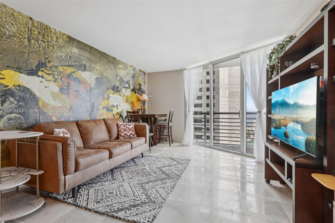 For Sale: $495,000 (1 beds, 1 baths, 846 Square Feet)