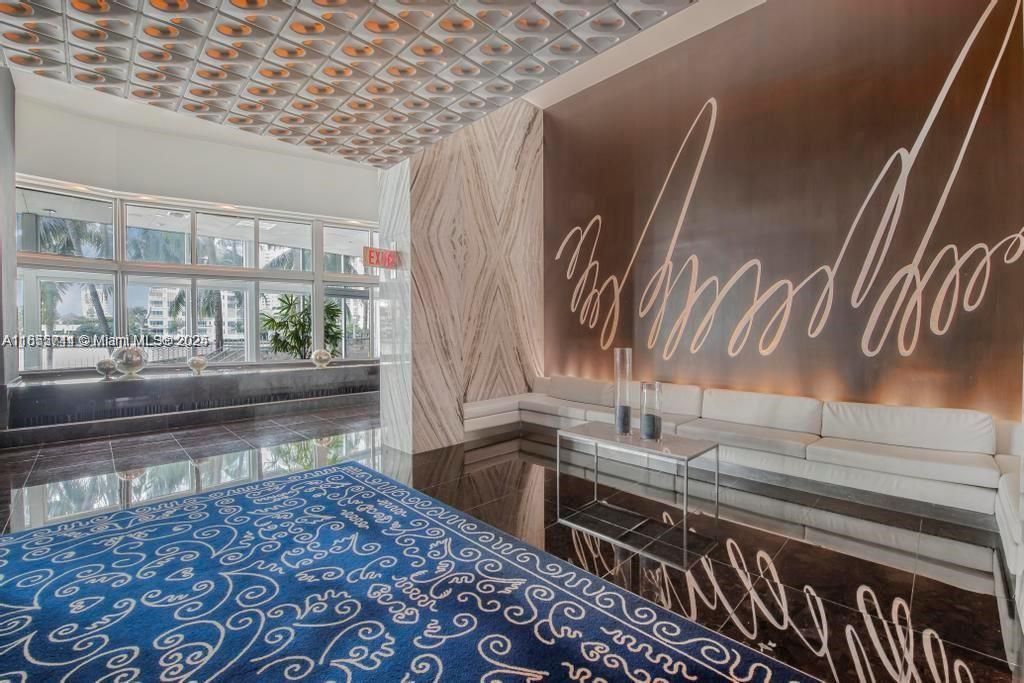 For Sale: $495,000 (1 beds, 1 baths, 846 Square Feet)