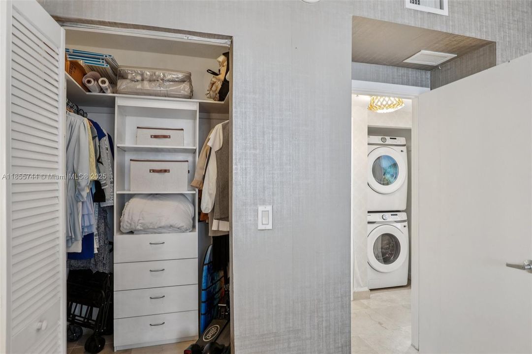 For Sale: $495,000 (1 beds, 1 baths, 846 Square Feet)