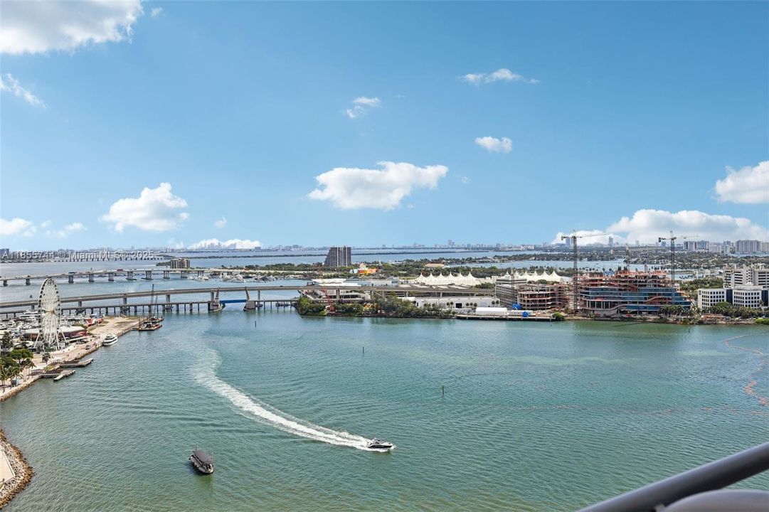 For Sale: $495,000 (1 beds, 1 baths, 846 Square Feet)