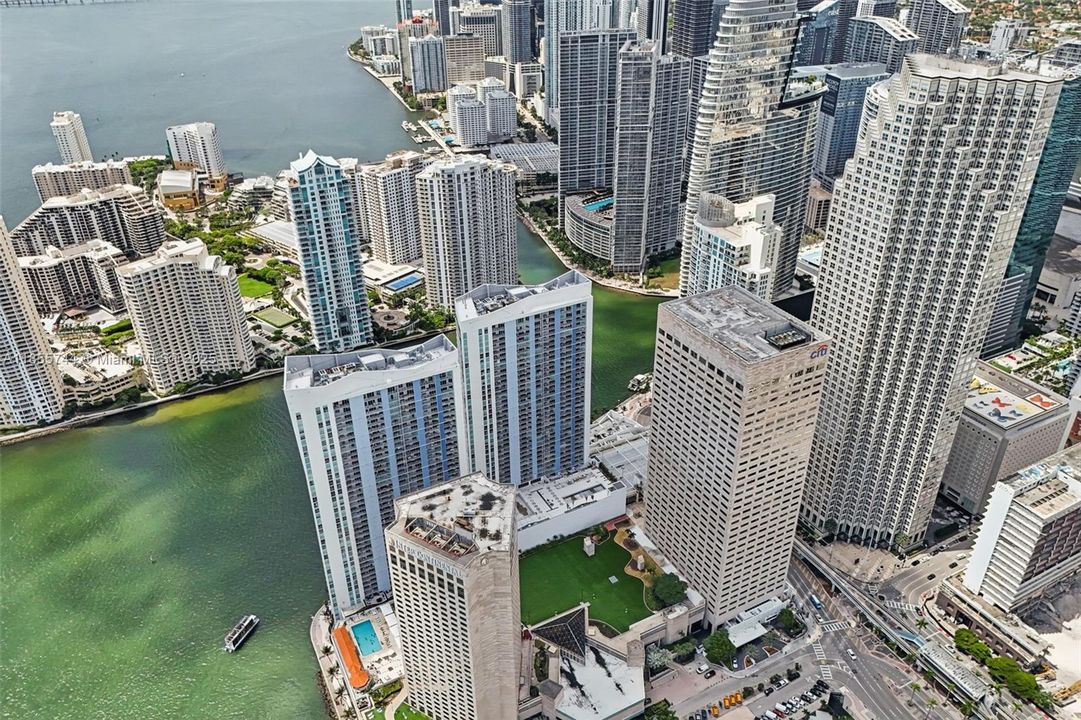 For Sale: $495,000 (1 beds, 1 baths, 846 Square Feet)