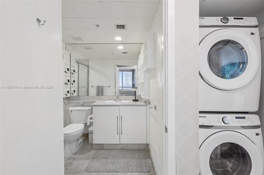 For Sale: $495,000 (1 beds, 1 baths, 846 Square Feet)