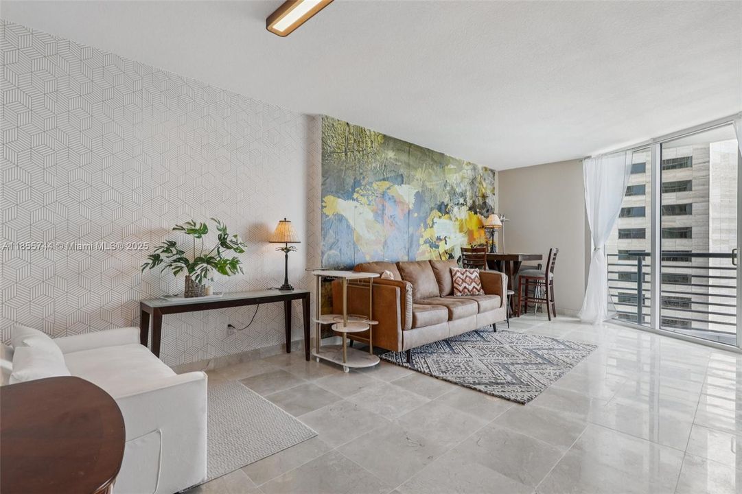 For Sale: $495,000 (1 beds, 1 baths, 846 Square Feet)