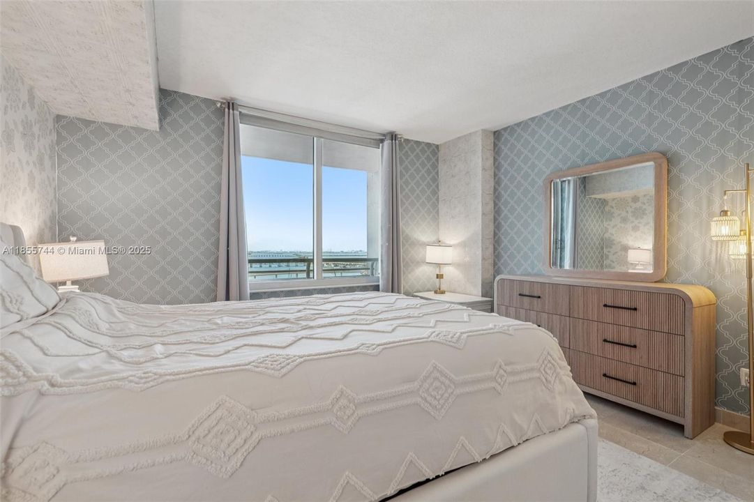 For Sale: $495,000 (1 beds, 1 baths, 846 Square Feet)