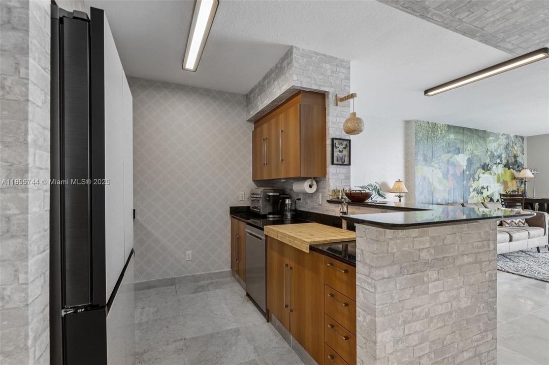 For Sale: $495,000 (1 beds, 1 baths, 846 Square Feet)