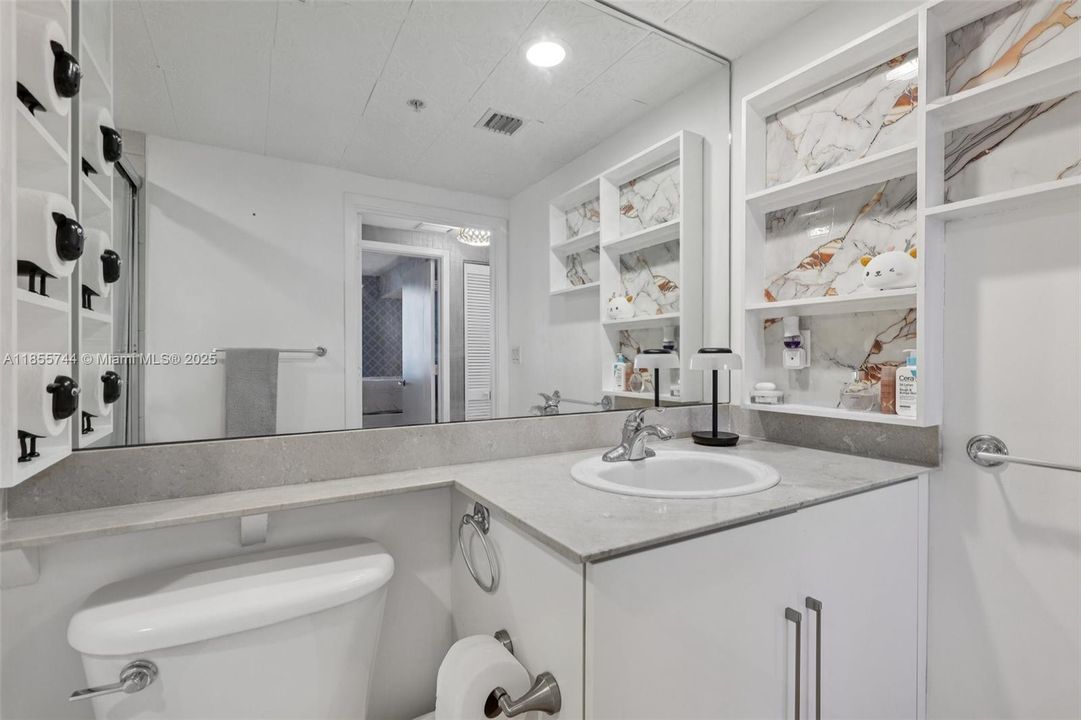 For Sale: $495,000 (1 beds, 1 baths, 846 Square Feet)