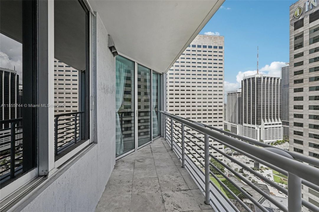 For Sale: $495,000 (1 beds, 1 baths, 846 Square Feet)