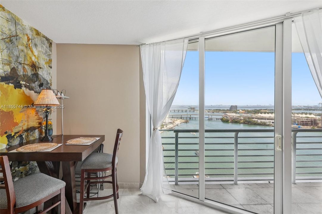 For Sale: $495,000 (1 beds, 1 baths, 846 Square Feet)