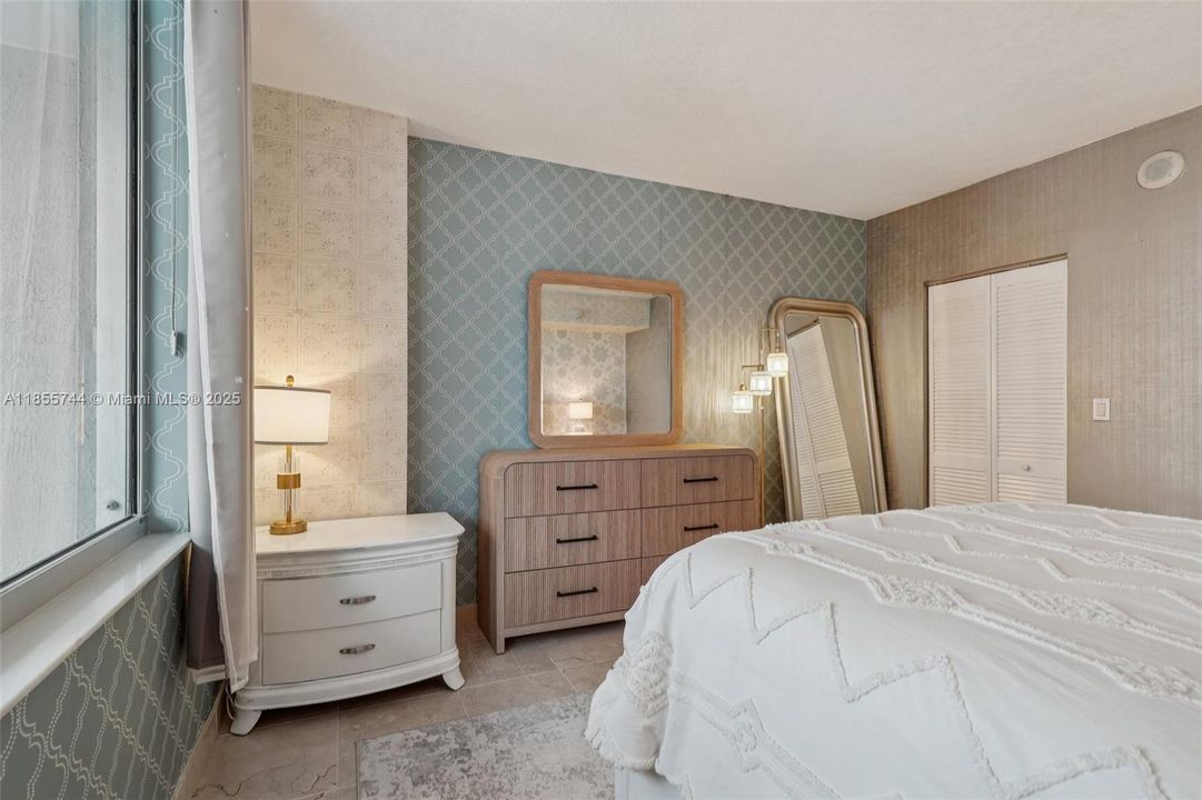 For Sale: $495,000 (1 beds, 1 baths, 846 Square Feet)