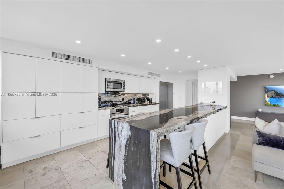 待售: $1,295,000 (2 贝兹, 2 浴室, 1733 平方英尺)