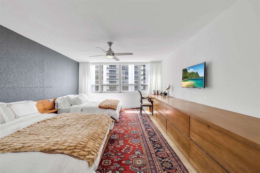 待售: $1,295,000 (2 贝兹, 2 浴室, 1733 平方英尺)