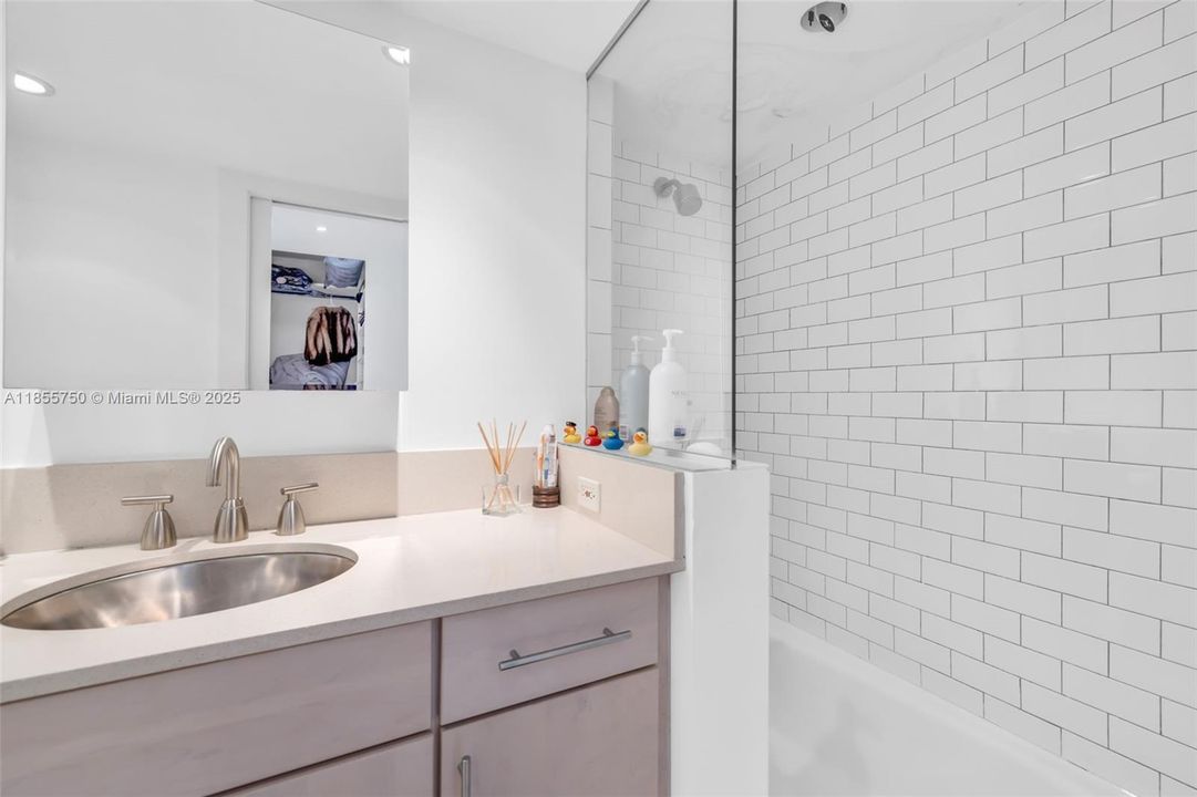 待售: $1,295,000 (2 贝兹, 2 浴室, 1733 平方英尺)