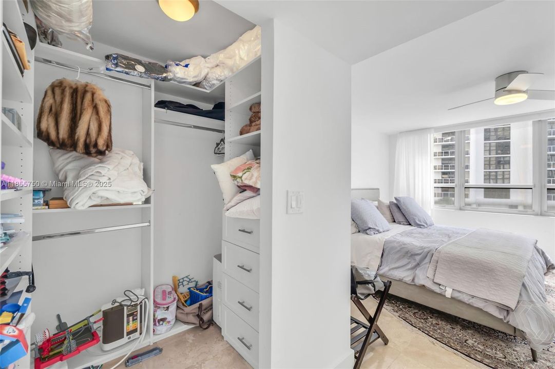 待售: $1,295,000 (2 贝兹, 2 浴室, 1733 平方英尺)