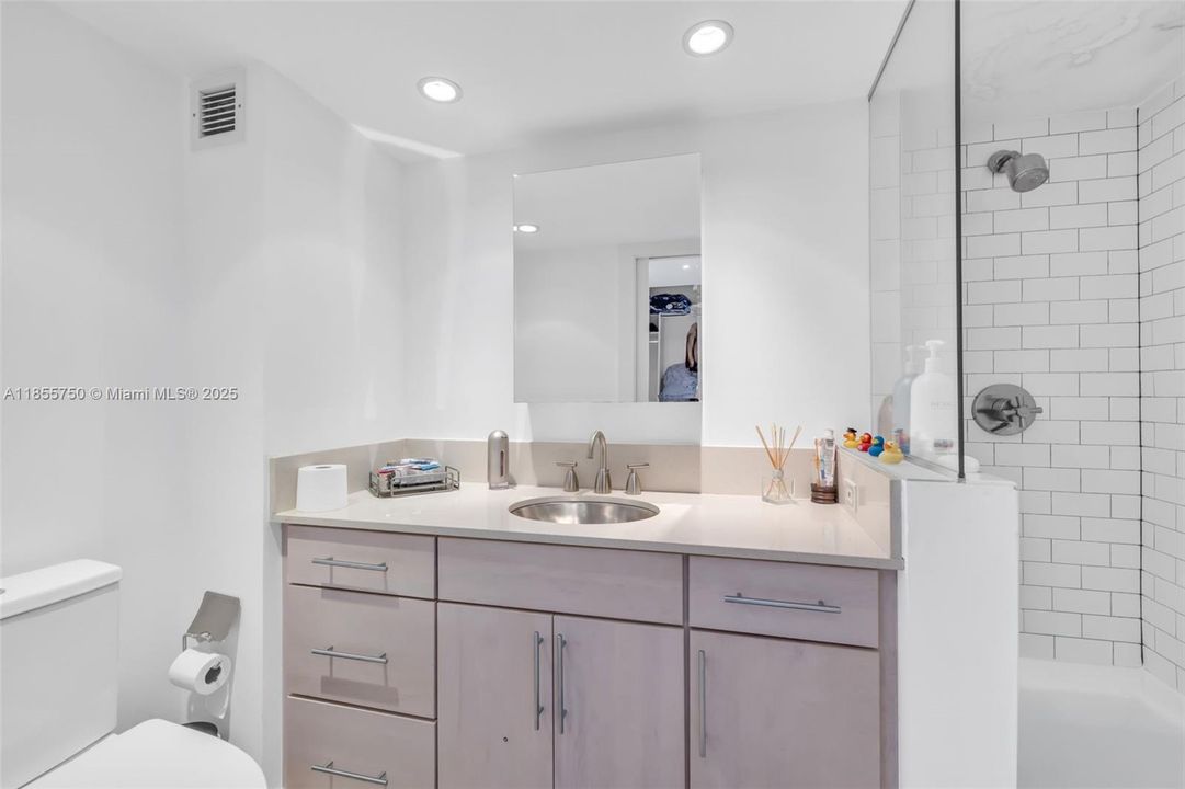 待售: $1,295,000 (2 贝兹, 2 浴室, 1733 平方英尺)