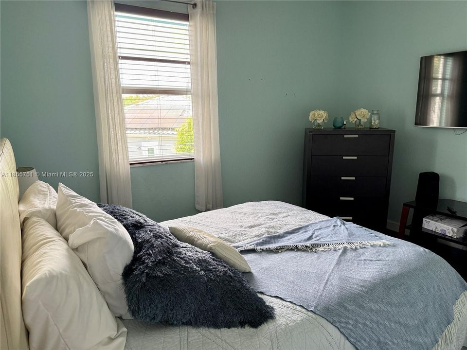 En Venta: $925,000 (4 camas, 3 baños, 2429 Pies cuadrados)