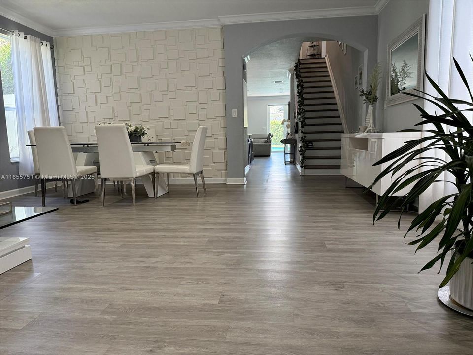 En Venta: $925,000 (4 camas, 3 baños, 2429 Pies cuadrados)